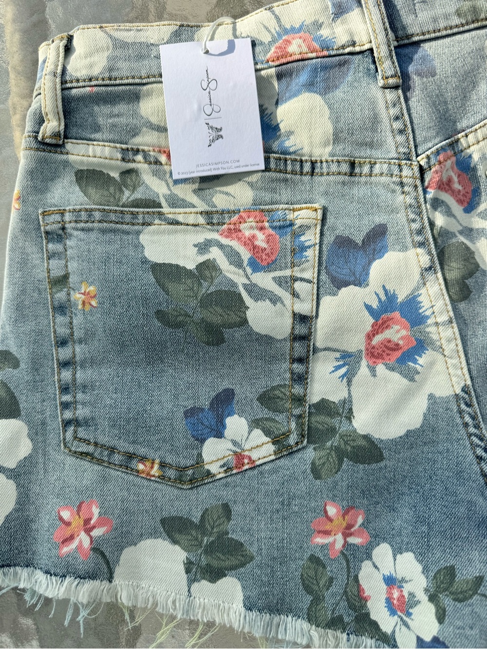 Jessica Simpson Ginger High Rise Floral Denim Shorts Size 6 NWT - Picture 6 of 17